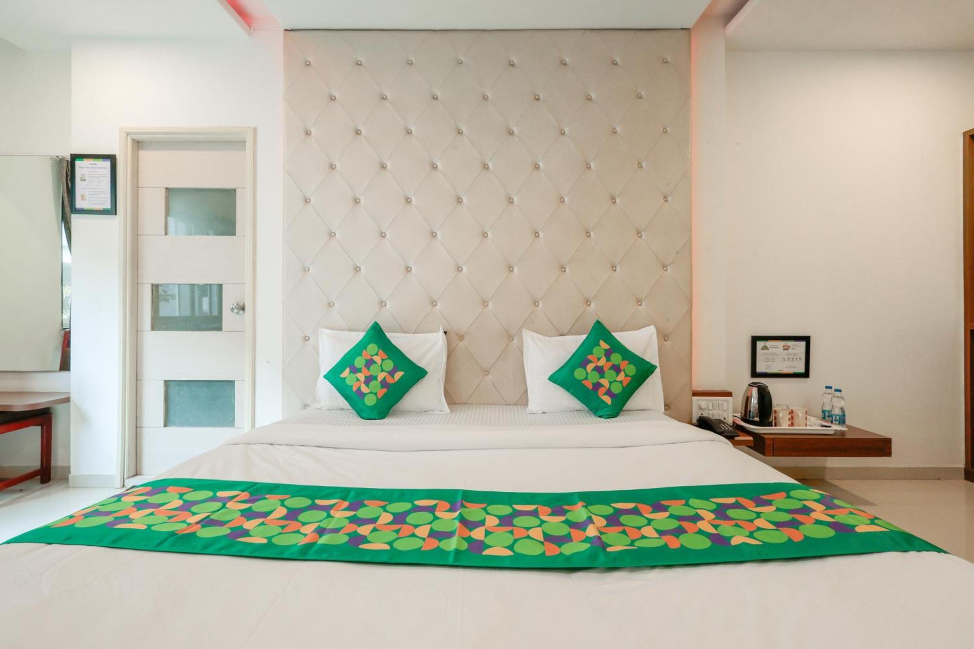 Treebo Rvg Hotell Vadodara Eksteriør bilde