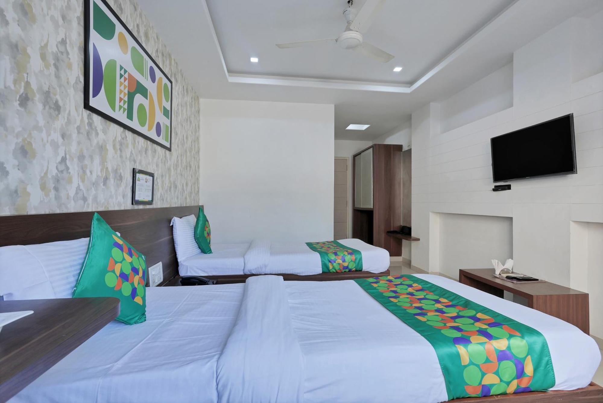 Treebo Rvg Hotell Vadodara Eksteriør bilde